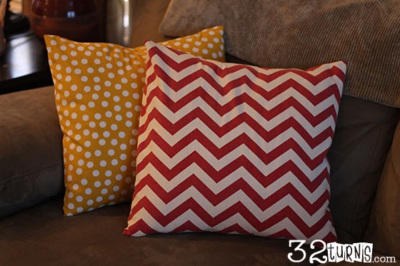 Easy Pillow Covers - 32 Turns32 Turns